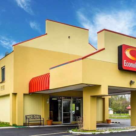 Econo Lodge Brockport Bagian luar foto