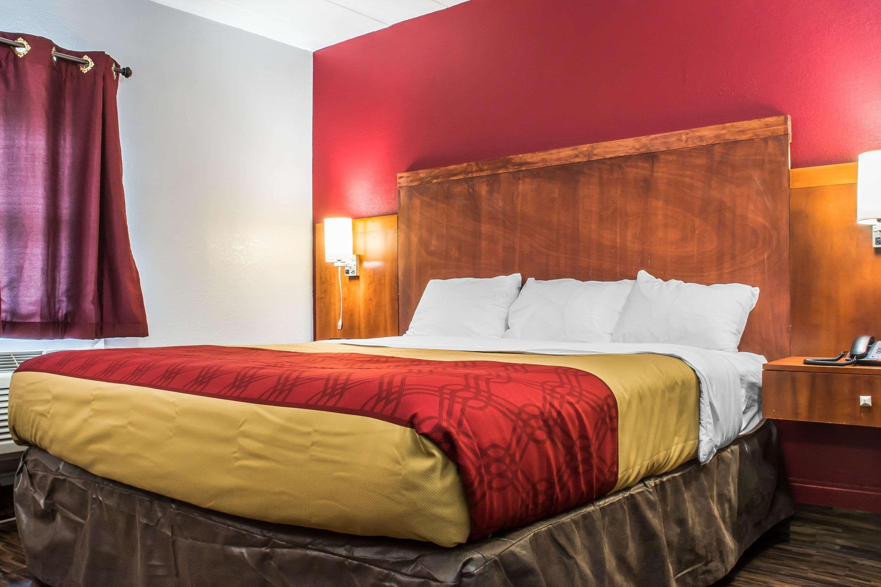 Econo Lodge Brockport Bagian luar foto